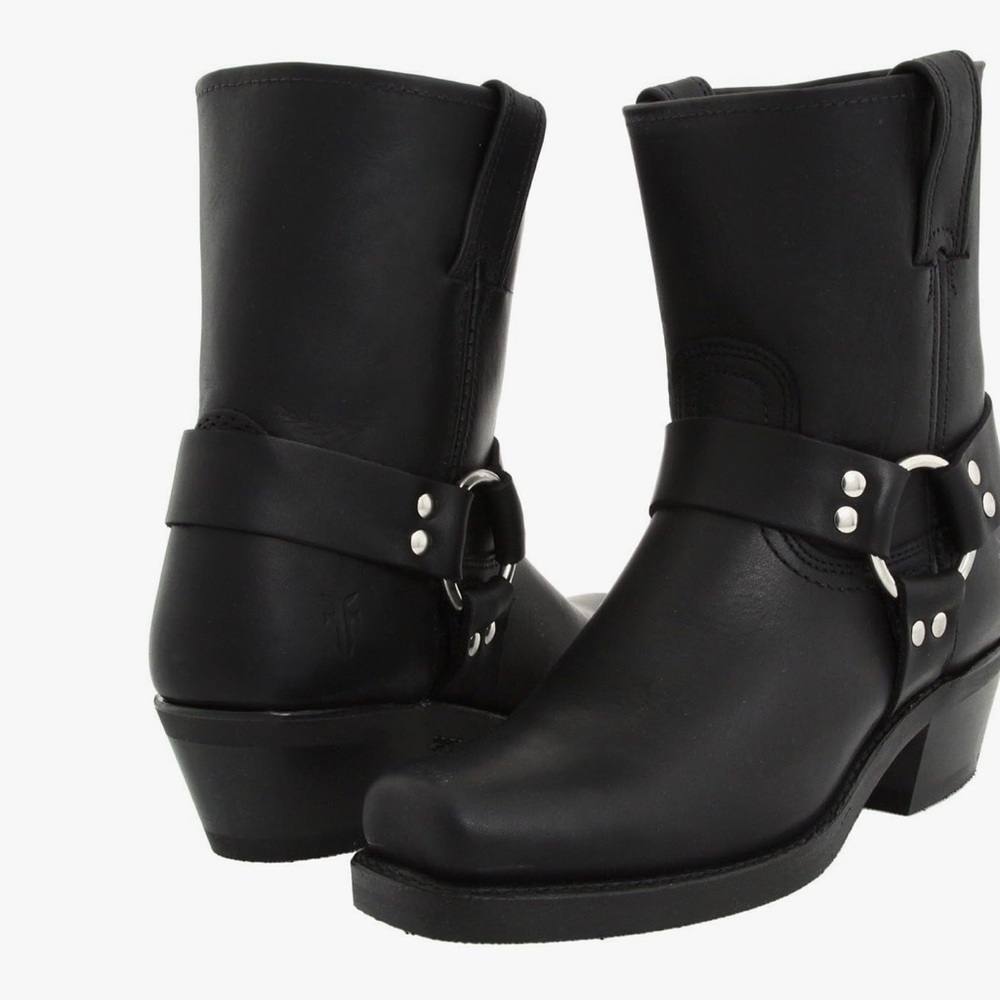 Frye 8r Harness boot in black. Size 9.5 Women’s Boot size